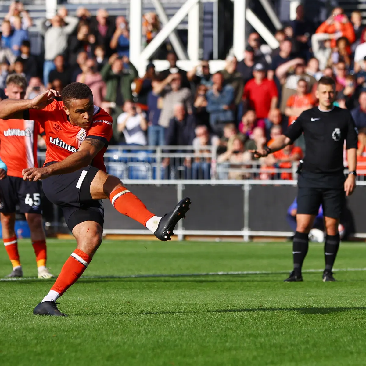 latest score, goals and updates luton town 1-1 Wolverhampton Wanderers.