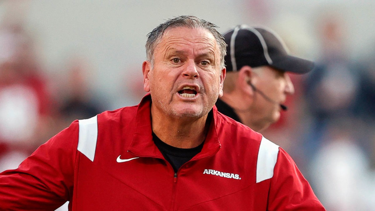 JUST IN:  A strong message was sent by the head coach of the Arkansas Razorbacks to…..