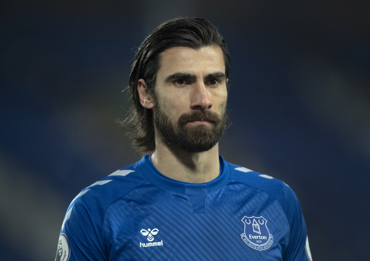 Sources: Everton are planning to let Andre Gomes leave the club in…