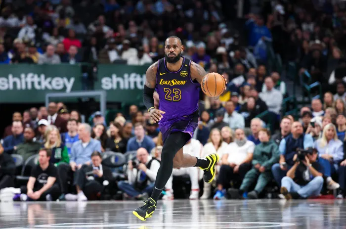 Sportheadline now: The Lakers only go as far as their stars take them and, fortunately, their stars led the way tonight for their 23rd win of the season..